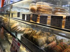 面包甜点陈列柜-白玉兰食品甜凤店(合生汇店)