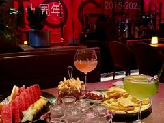 -FOUR PLAY BAR