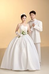 -至臻微拉婚纱摄影