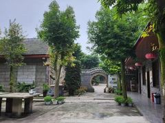 -周老三跷脚牛肉·全牛火锅(非遗传承店)