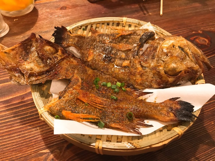 碳烤长寿鱼 这个长寿鱼倒是不多见,但是口感真的很不错,肉质紧致,而且