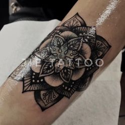遮盖失败纹身 取名：万花筒 一次完成.所有线条渐变一根针搞定 可以近距离欣赏 纹身师：杰Tattoo刺青主理人 TianJinChina_中国天津-杰TATTOO刺青