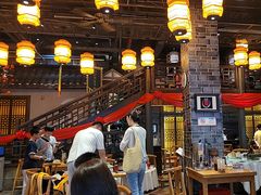 -帅巴人舅母子腊蹄民俗村