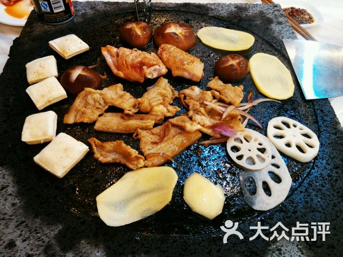 季老板的火塘特色火山石烤肉(和顺店)图片 - 第1张