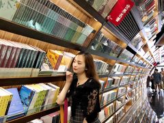 -钟书阁(珍园店)