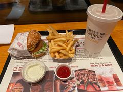-The Habit Burger Grill 哈比特汉堡(复兴soho店)