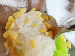 -Chom Cafe and Restaurant