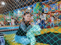 -维佳童话镇演出现场(徐东店)