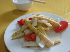 泡笋子-荣生萝卜汤饭店