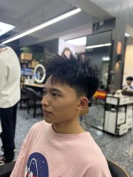 点击看大图 -藤野造型专业烫染接发