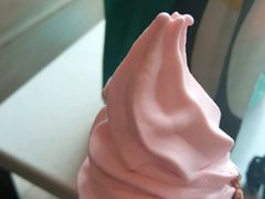 麦当劳甜品站草莓牛奶圆筒-麦当劳(鼓楼店)