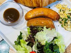 英式牛角包配芝士肠全餐-GOTLOT COFFEE&KITCHEN角落厨房NOOK店