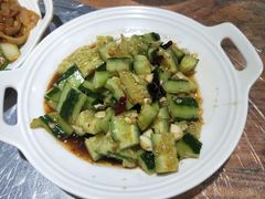 刀拍黄瓜-凤爪王烧烤(徐东旗舰店)