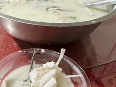 -雪湖煜辰鱼头老店(雪野湖店)