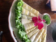 -老牌坊云南鱼豆花火锅(哈西万达店)