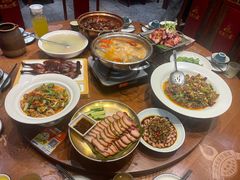 -老滇山寨•云南特色菜•地方菜•民族风情歌舞表演(金碧店)