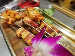 东北特色牛肉串-围炉肉舍•炭烤活鳗•丹东海鲜烤肉(步行街店)