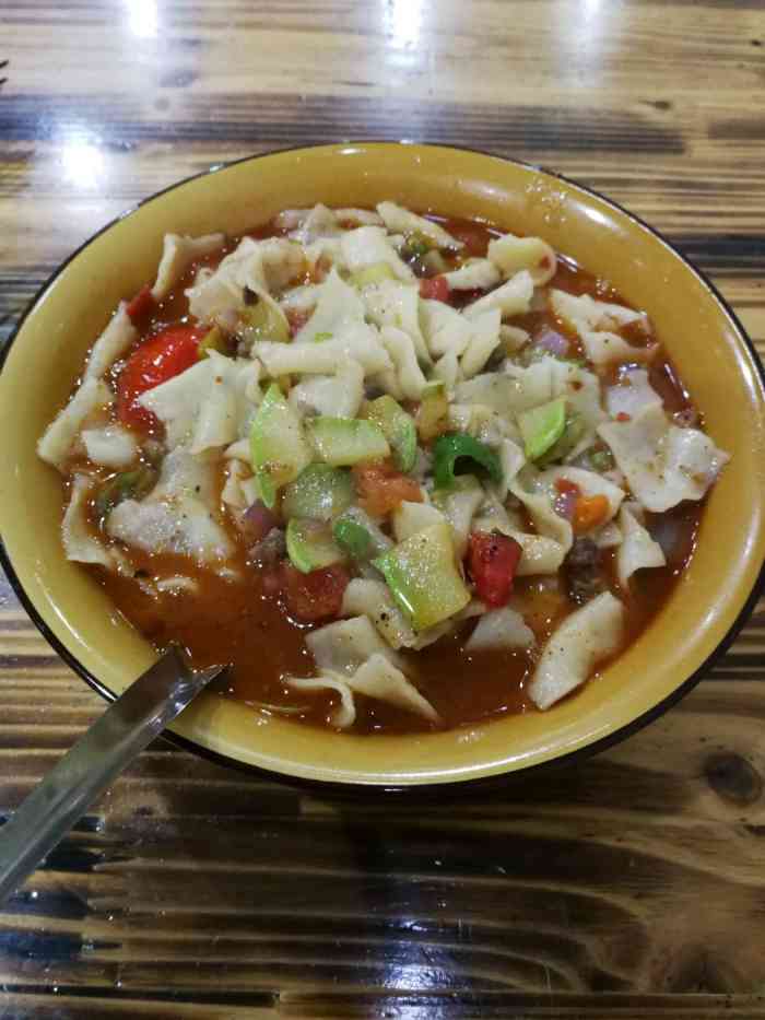 打分    /人 点了一份大的面片,10块,10串羊肉串,15块,吃得挺饱,感觉