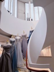 点击看大图 -GRACE KELLY婚纱与礼服(北京店)