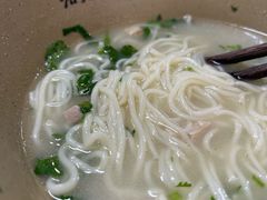 -亮亮面馆(经六路店)