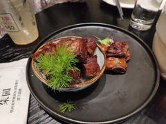 梅香浓汁小排-柒园·三十年创意杭帮菜(龙湖滨江天街店)