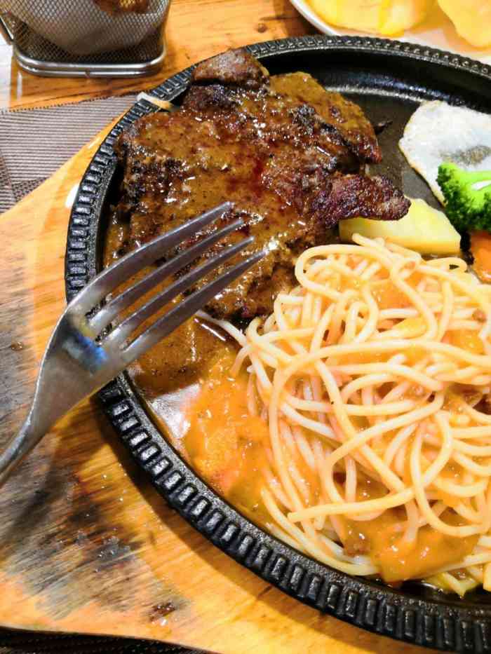 红屋牛排(李沧万达店)-"服务很好,态度不错,味道也棒棒的,位置很.