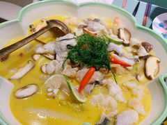 花开酸汤鱼虾跳-蜜桃花开·中西融合菜E&W(南长街店)