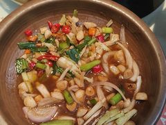-阿瓦山寨·湘菜现炒·剁椒鱼头王(咸阳总店)