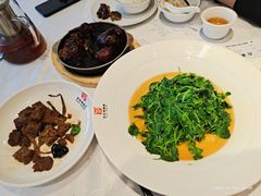 鲍鱼烧猪手-小舟山海鲜