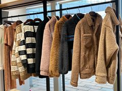 -百年港湾奥特莱斯(香炉礁店)