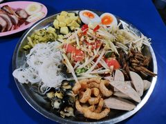 -席娜卡琳火车铁道夜市