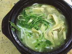 -丽虹云南过桥米线(兴工街店)