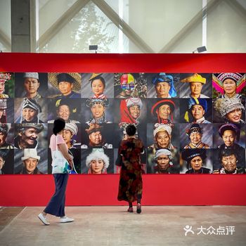 五十六个民族“全家福”