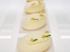 姜味啤梨栗子慕斯-潮一不贰·法式甜品·生日蛋糕·西式简餐(外滩店)