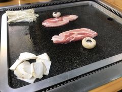 -小黑猪石板烤肉(美食街店)