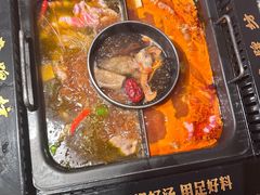 -老牌坊云南鱼豆花火锅(哈西万达店)