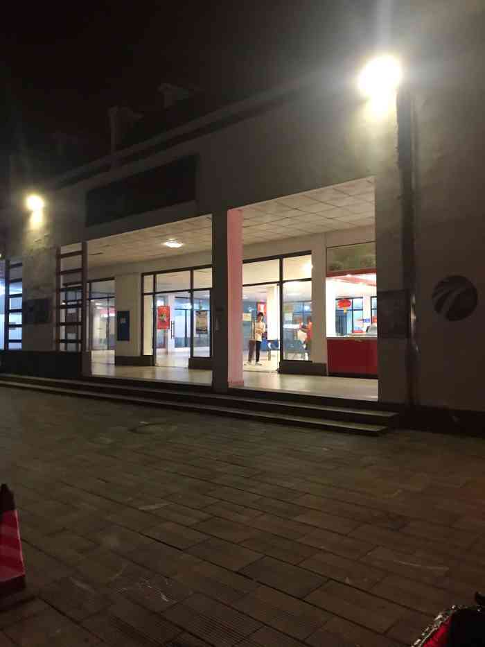 桂阳服务区-停车场-"桂阳服务停车场,湖南郴州.返程南下大雨.