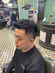 -海文先生国潮烫染男士理发馆