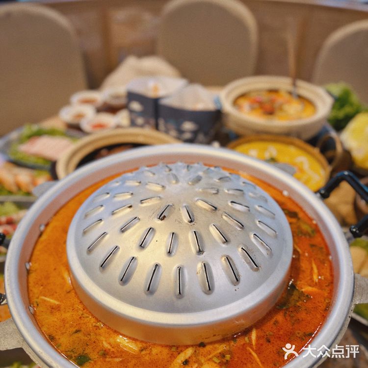 年轻人生活新方式-边吃火锅边烤肉～