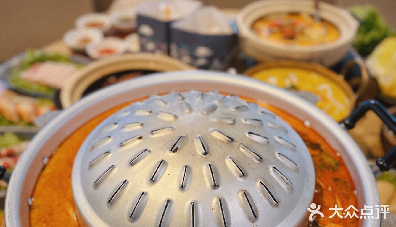 年轻人生活新方式-边吃火锅边烤肉～