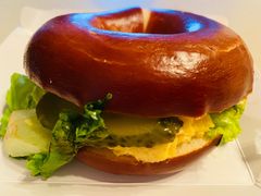 帕斯雀牛肉嫩蛋碱水贝果三明治-盒马鲜生(悠方店)