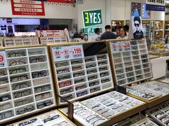 -美式眼镜·授权蔡司.依视路.尼康.豪雅.明月(人民广场店)