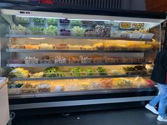 自助取餐区-万记麻辣烫国展总店