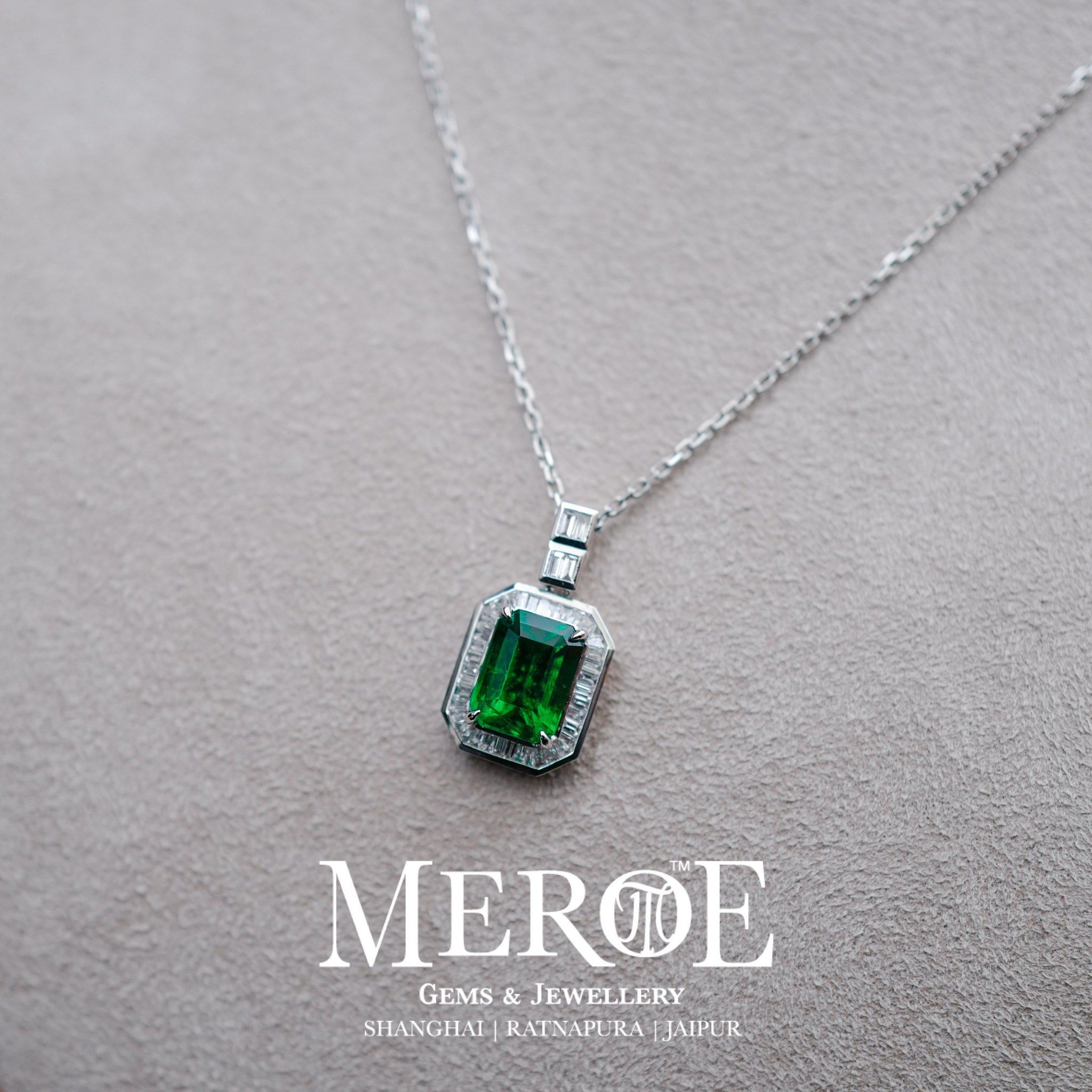 18k祖母绿钻石项链