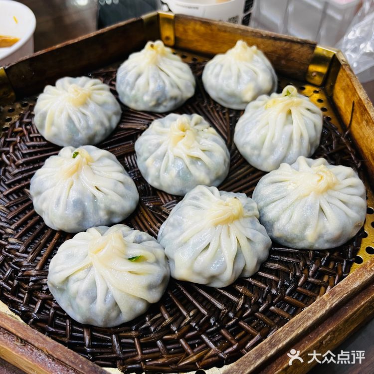 贾三灌汤包，牛肉汤包+八宝粥闭眼入