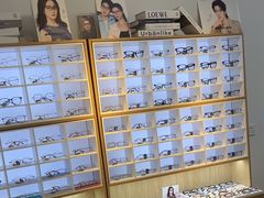 -天空之镜眼镜店蔡司依视路配镜授权零售店(望京颐堤港店)