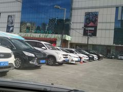 -新一百-地面停车场