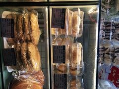 -白玉兰食品甜凤店(合生汇店)