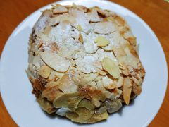 扁桃仁巧克力羊角-BAKER&SPICE(国金中心商场店)