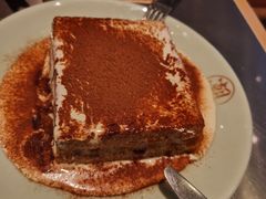 漏奶滑-潮界(虹桥新天地店)